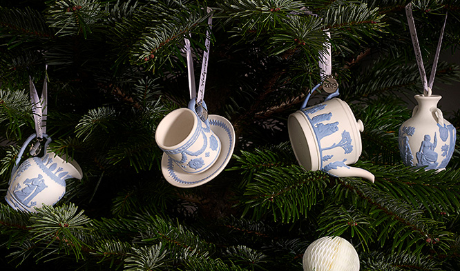A Magical Wedgwood Christmas Wedgwood Royal Albert Waterford公式オンラインショップ